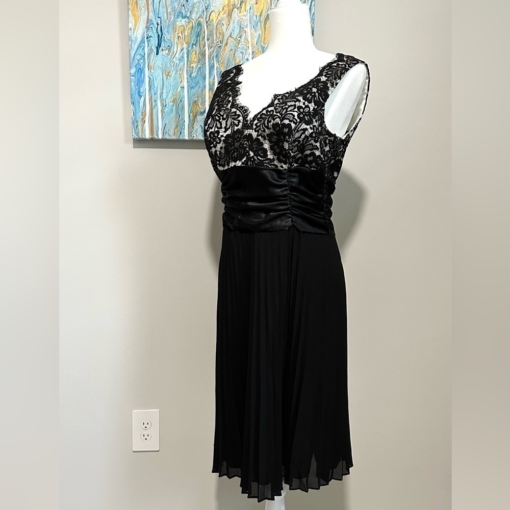 JS Boutique Dress Black Lace w Pleated Bottom Gorgeous Ruched Waist - Picture 9 of 12